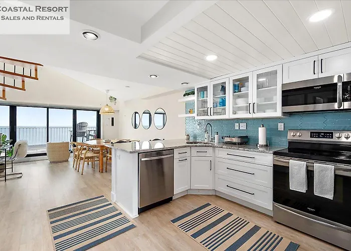 2 Bedroom Penthouse With Oceanfront Views! Holiday home