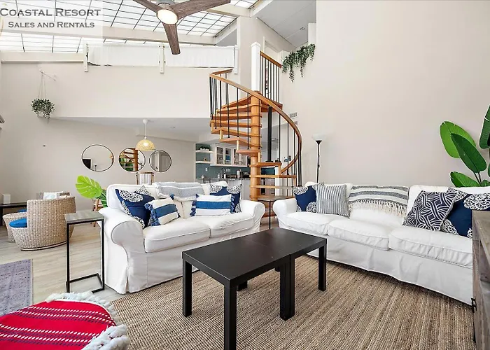 2 Bedroom Penthouse With Oceanfront Views! Holiday home