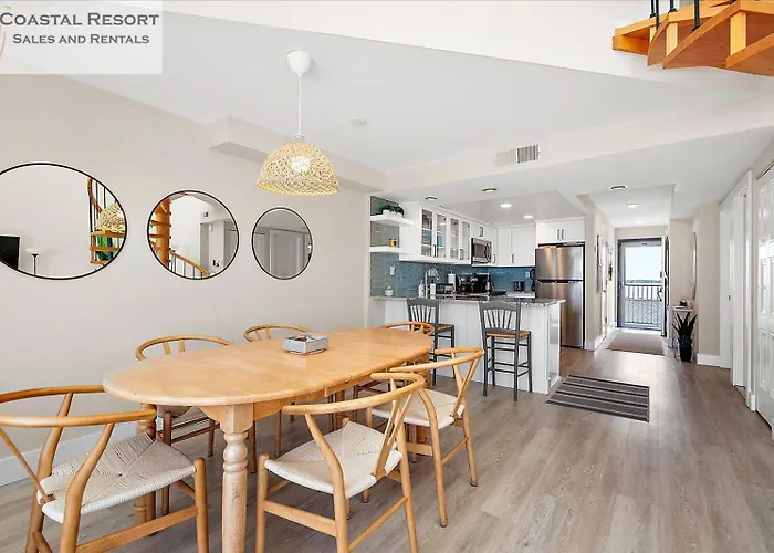 Holiday home 2 Bedroom Penthouse With Oceanfront Views! *