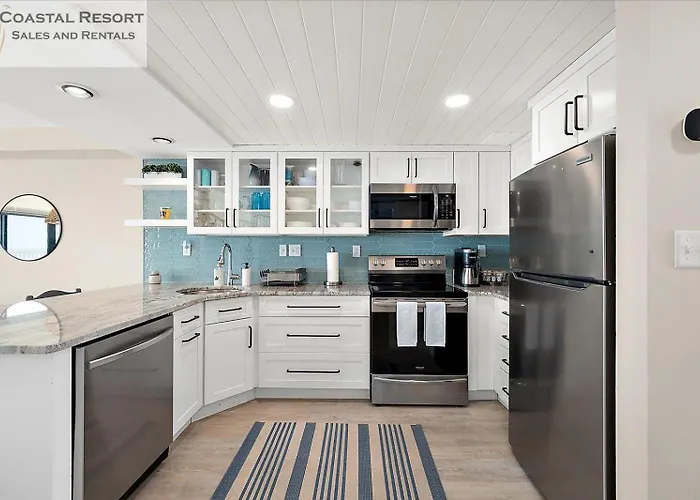 2 Bedroom Penthouse With Oceanfront Views! *