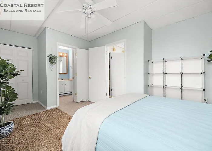 2 Bedroom Penthouse With Oceanfront Views! *