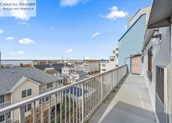 2 Bedroom Penthouse With Oceanfront Views!