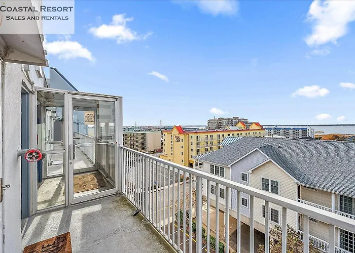 Holiday home 2 Bedroom Penthouse With Oceanfront Views! *